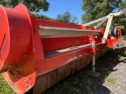 Bild 8:Schlegelhäcksler Kuhn