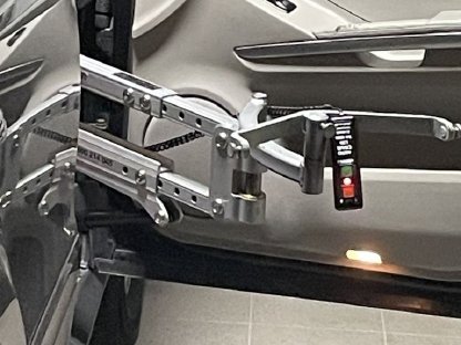 Bild 2:Mercedes mit Personenlifter ML 320 CDI 4MATIC