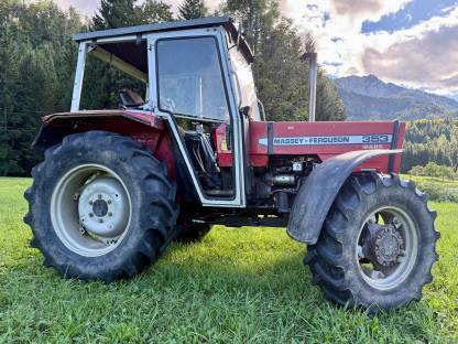 Bild 3:Massey Ferguson 323-4 (TL 22 DT)