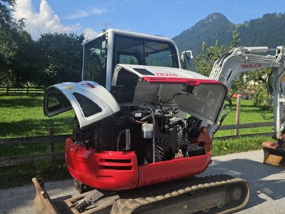 Bild 9:Takeuchi TB240 mit Martin Powertilt, TB 240 Bagger, Löffel