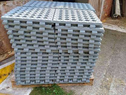 Bild 3:INB Paddock Platten