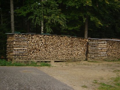 Ofenf. Brennholz, weich oder hart, € 60/100, zzgl. schneiden