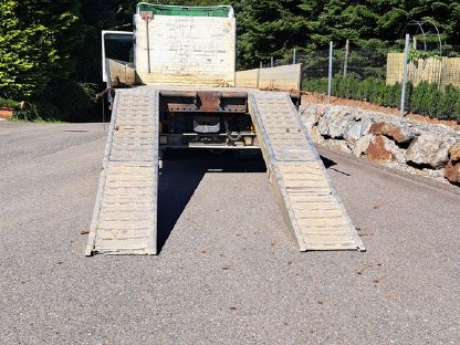 Bild 8:Baumaschinentransporter Scania