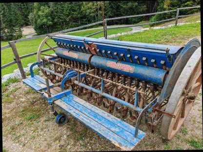 Bild 5:Pflug und Sämaschine