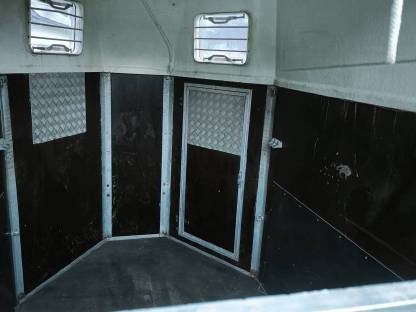 Bild 3:Pferde, Vieh-Anhänger