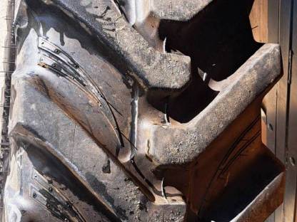 Bild 3:Reifen BKT Multi Max 380/75 R20