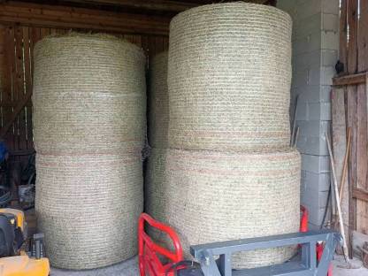 Bild 2:Grummet und Heuballen