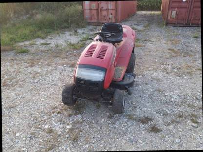 Bild 2:MTD Rasentraktor