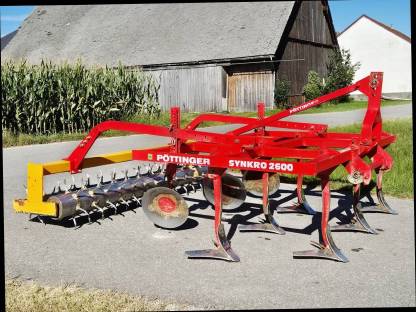 Bild 3:Pöttinger Grubber Synkro 2600