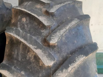 Bild 9:Reifen Continental Contract AC65 540/65R34 440/65R24