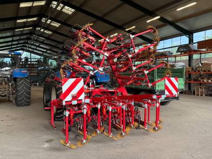 Bild 7:Einböck Chopstar Hackgerät 12-reihig