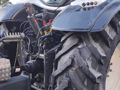 Bild 4:Valtra N174 Direct