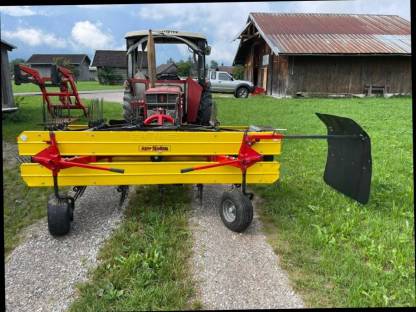 Bild 4:Knüsel Bandrechen 2,50 m 1.000er Zapfwelle