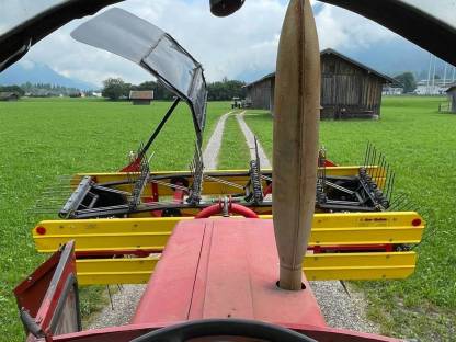 Bild 3:Knüsel Bandrechen 2,50 m 1.000er Zapfwelle