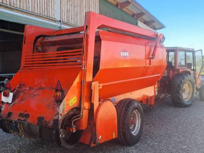 Bild 6:Futtermischwagen Kuhn 850
