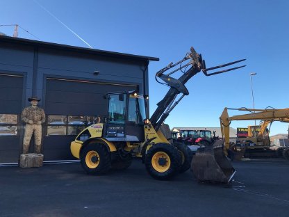 Schöner New Holland W80B Radlader