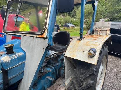 Bild 7:Traktor Ford Super Dexta 3000-8