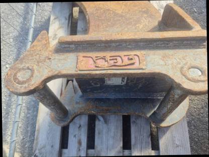 Bild 4:Reißzahn Geel 16 t Bagger