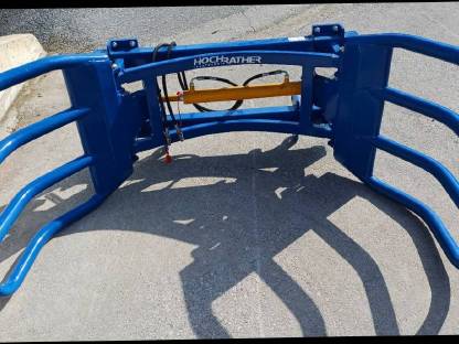 Bild 2:Göweil Rundballengreifer