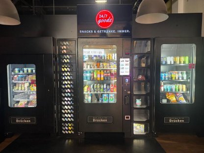 Bild 3:Komplette Batterie von XL-Hofladenautomaten gebraucht Top