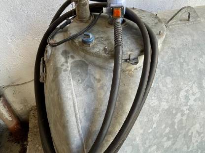 Bild 2:Hoftankstelle Dieseltank 950 l