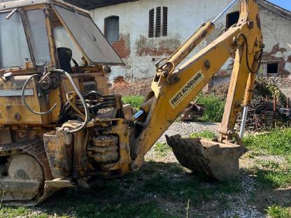 Bild 3:John Deere 450A Laderaupe mit Heckbagger