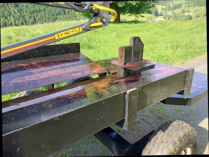 Bild 5:Holzspalter mit Kran