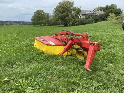 Bild 4:Heckmähwerk Pöttinger CAT 185