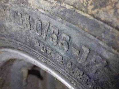 Bild 2:Kompletträder 15/55/17 Vredestein und Siloverteilerwalze