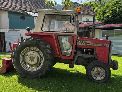 Bild 3:Traktor Massey Ferguson 565