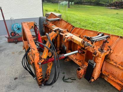 Bild 2:Schneepflug Kahlbacher DS270