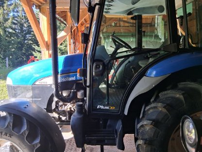 Traktor New Holland zu verkaufen TD 70D