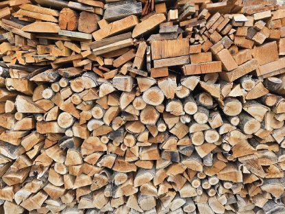 Bild 2:Brennholz, hart und sehr trocken, ofenfertig