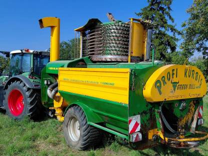 Bild 3:Kürbiserntemaschine Green Bull Fürnschuss