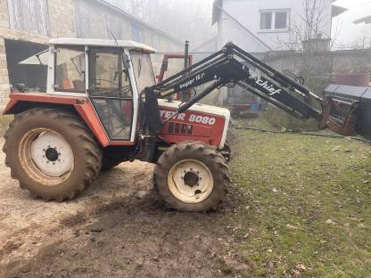 Bild 3:Steyr 8080 mit Frontlader