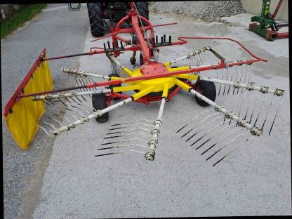 Bild 4:Pöttinger EuroTop 380 N Kreiselschwader