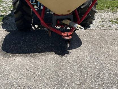 Bild 4:Düngestreuer Vicon Pendelstreuer