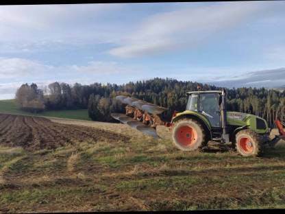 Wir pflügen Ihre Acker