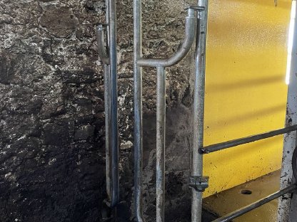 Bild 2:Pneumatisches Tor mit Steuerung, Melkstand, Waschautomat