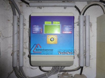 Bild 8:Schweinestall - Maststall, Lüftungen, Fütterung