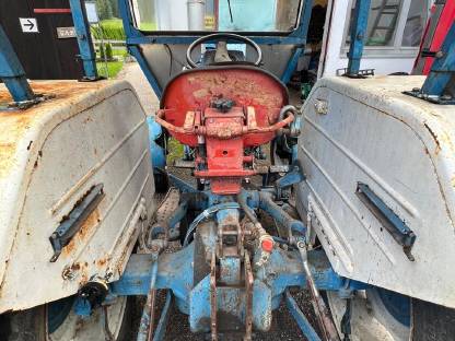 Bild 9:Traktor Ford Super Dexta 3000-8