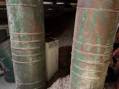 Bild 2:Verrohrung Heugebläse