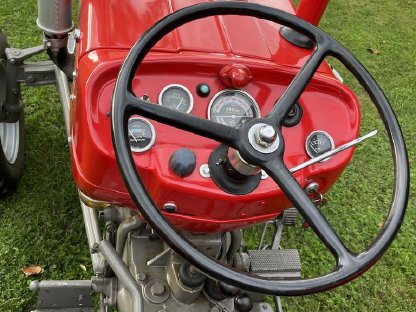 Bild 5:Massey Ferguson 135