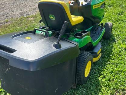 Bild 8:John Deere Aufsitzrasenmäher X147R