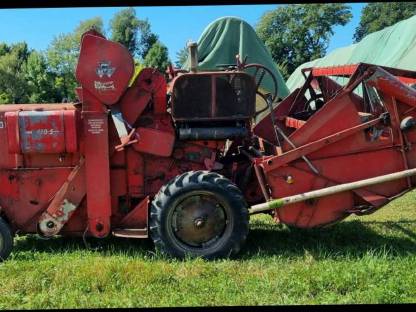 Bild 2:Massey Ferguson Mähdrescher 630 S