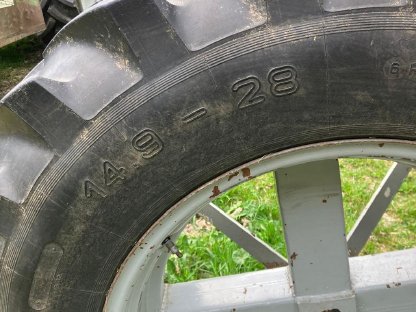 Bild 2:Zwillingsräder 14.9-28 (Lindner 1600/1650)