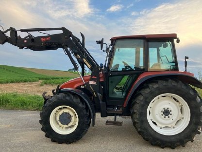 New Holland L85 Getriebe mit einer Lastschaltstufe, 40 km/h