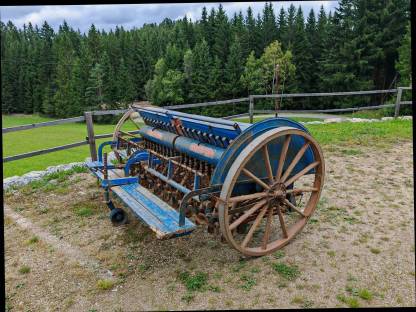 Bild 6:Pflug und Sämaschine