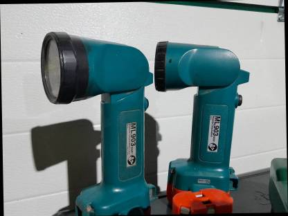 Bild 2:Makita Handleuchte Lampe 9,6 V, dazu 3x Akku, Ladegerät