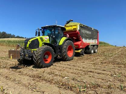 Bild 3:Maisernte mit Agrarservice Strasser
